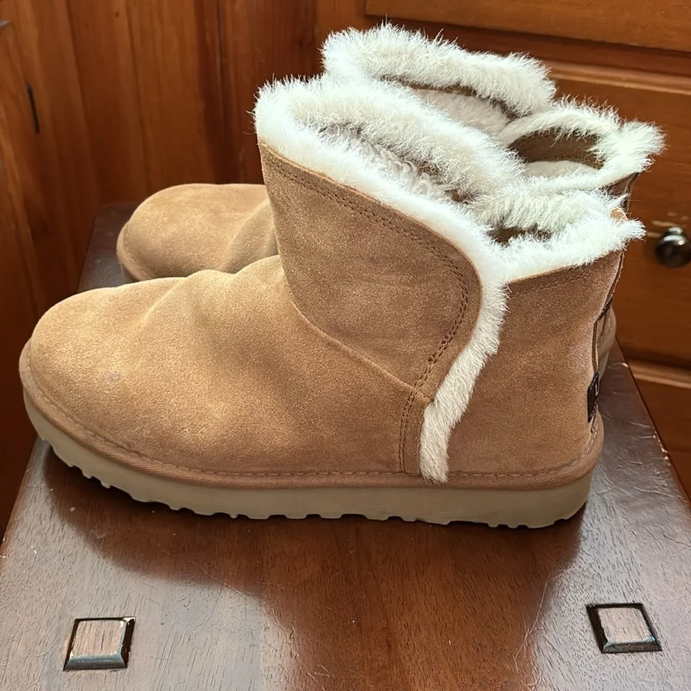 UGG classic mini